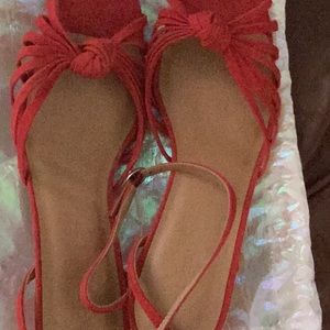 Doen Hepburn heel 🍒Purrfect shade of red w/a kitten heal. WHAT A DEAL!!😄❤️